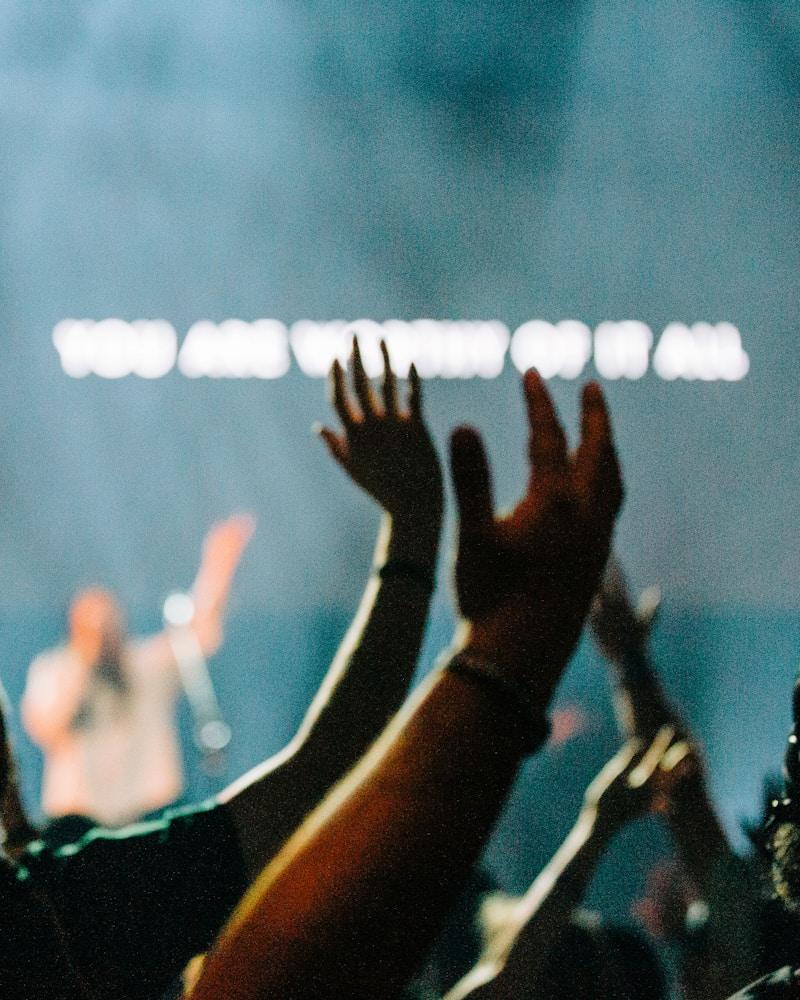 Familias en el servicio dominical